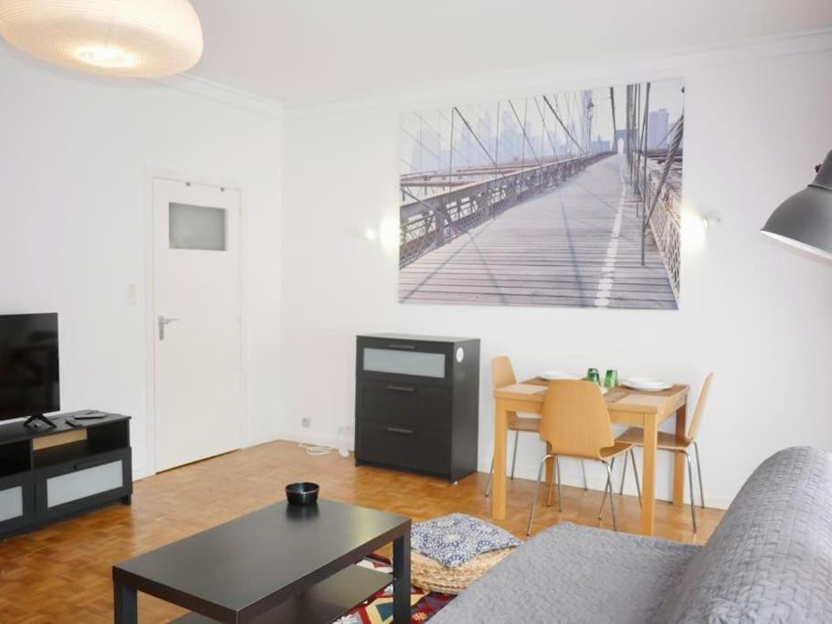 Ixelles: Superbe Appartement, Idealement Situe Brüksel Dış mekan fotoğraf
