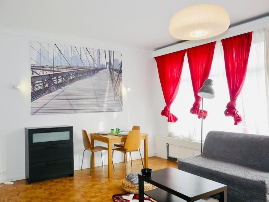 Ixelles: Superbe Appartement, Idealement Situe Brüksel Dış mekan fotoğraf