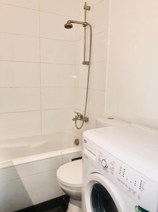 Ixelles: Superbe Appartement, Idealement Situe Brüksel Dış mekan fotoğraf